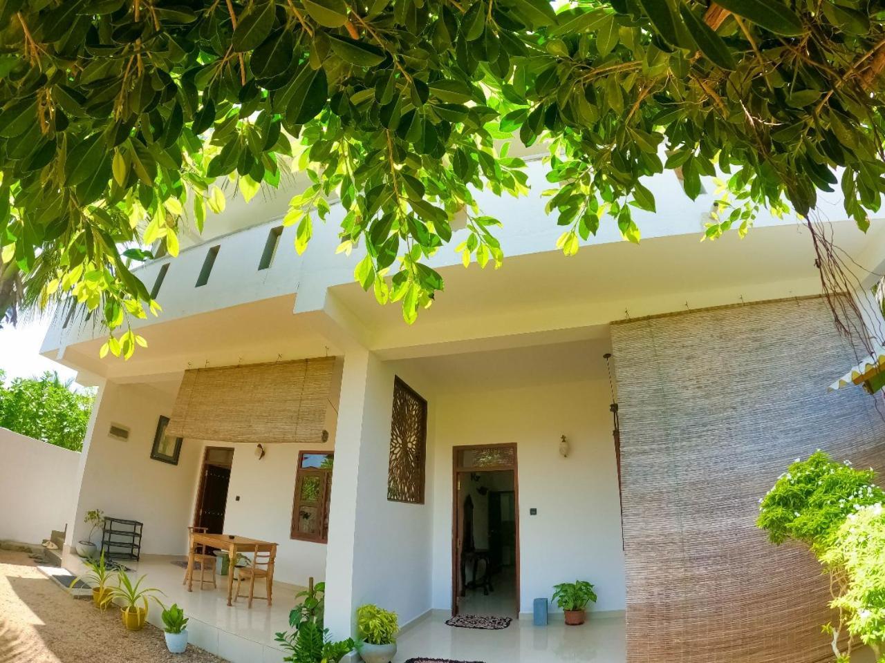 Awesome Guest Mirissa Hotel Exterior photo